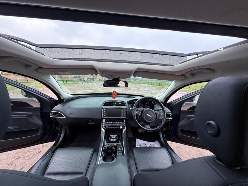 JAGUAR XE