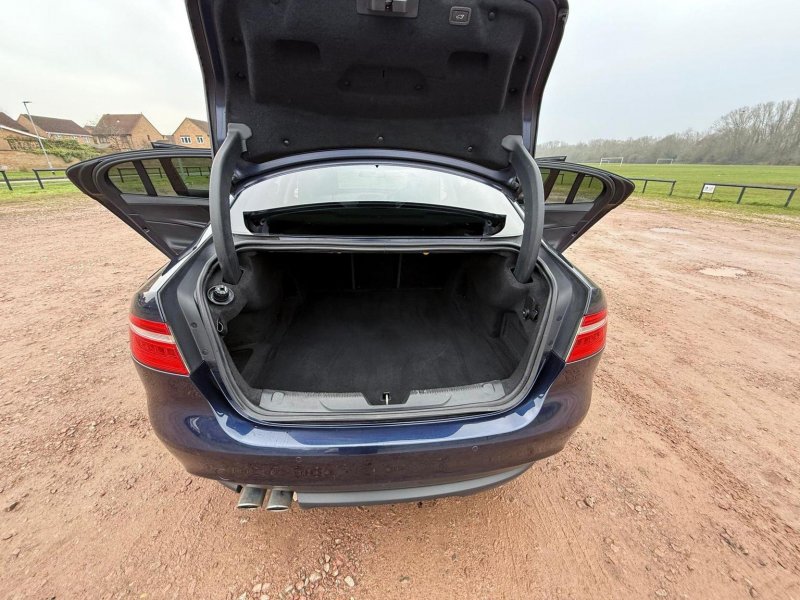 JAGUAR XE