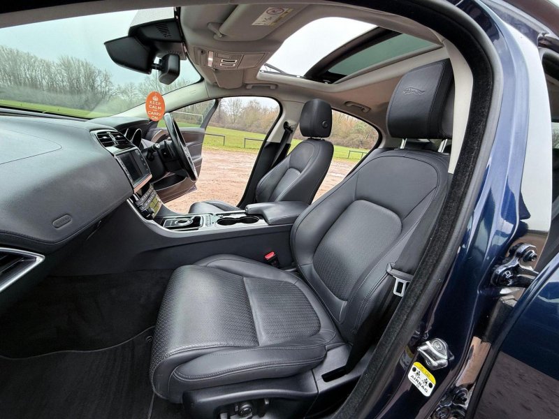 JAGUAR XE