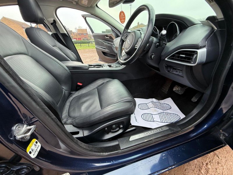 JAGUAR XE