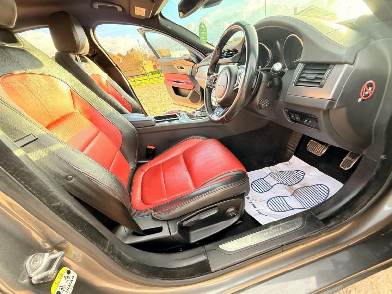 JAGUAR XF