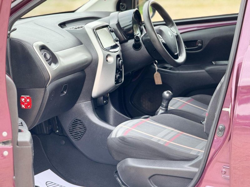 PEUGEOT 108