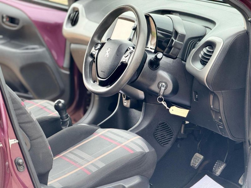 PEUGEOT 108