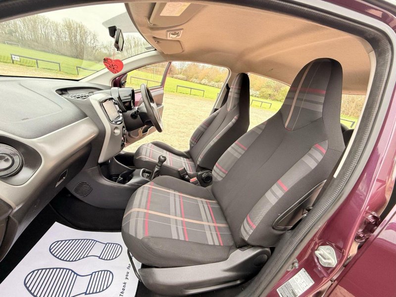 PEUGEOT 108