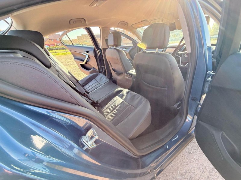 VAUXHALL INSIGNIA