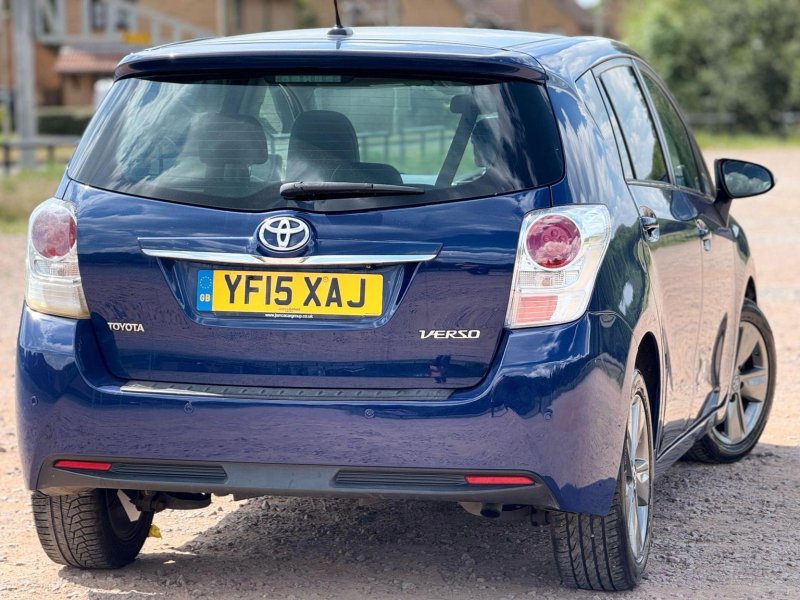 TOYOTA VERSO