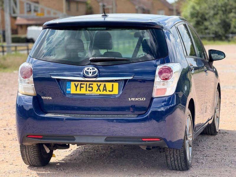 TOYOTA VERSO