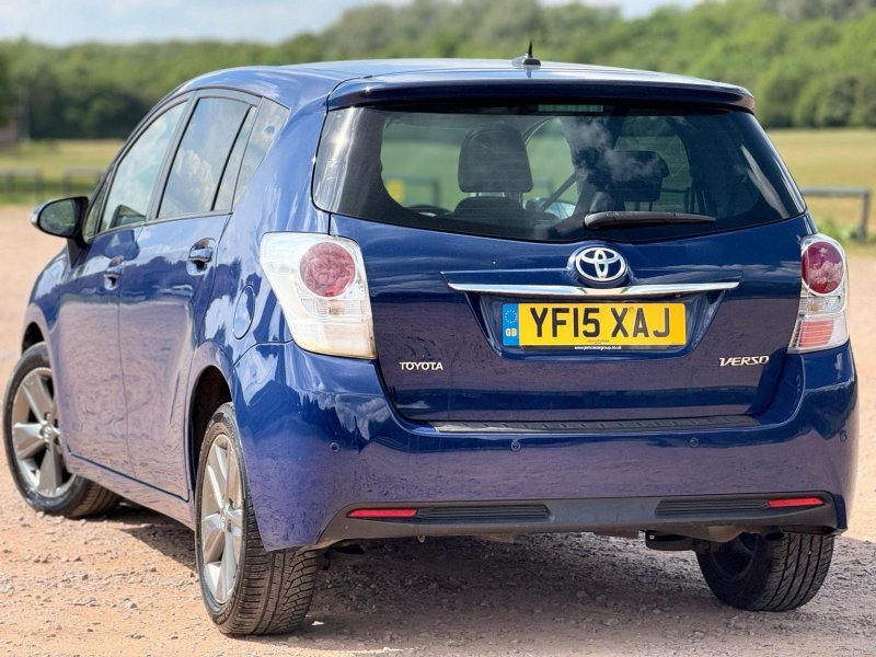 TOYOTA VERSO