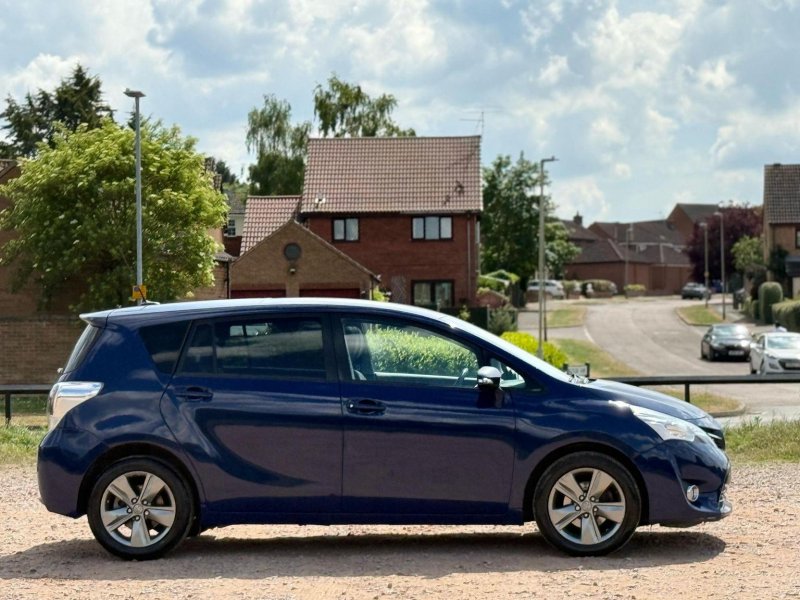 TOYOTA VERSO