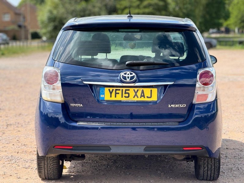 TOYOTA VERSO