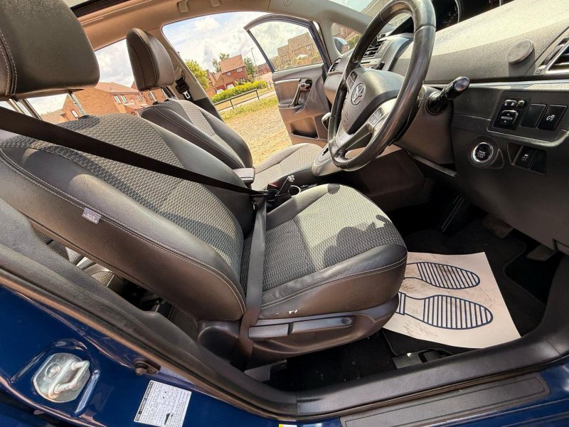 TOYOTA VERSO