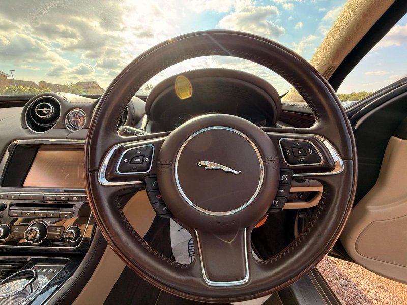 JAGUAR XJ
