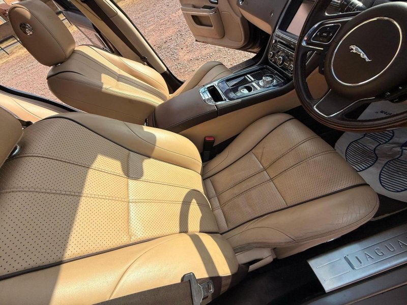 JAGUAR XJ