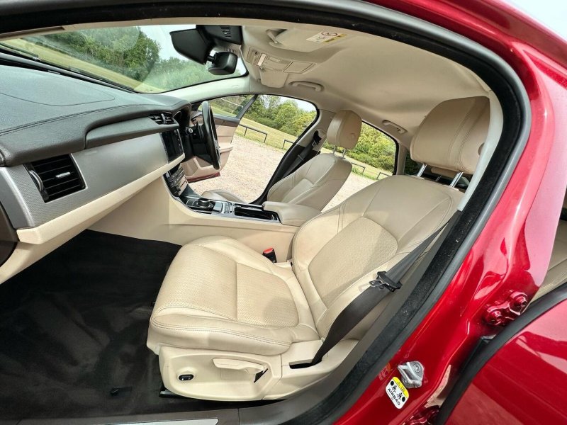 JAGUAR XF