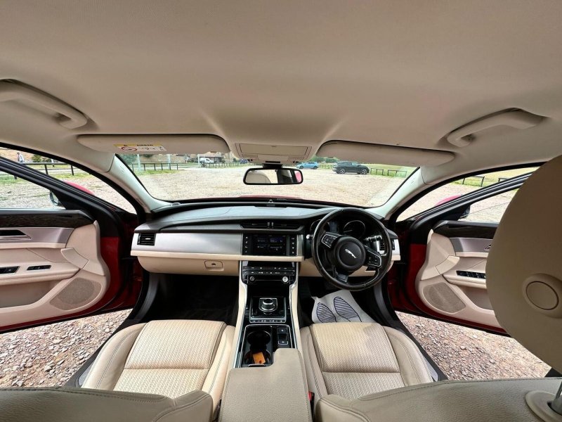 JAGUAR XF