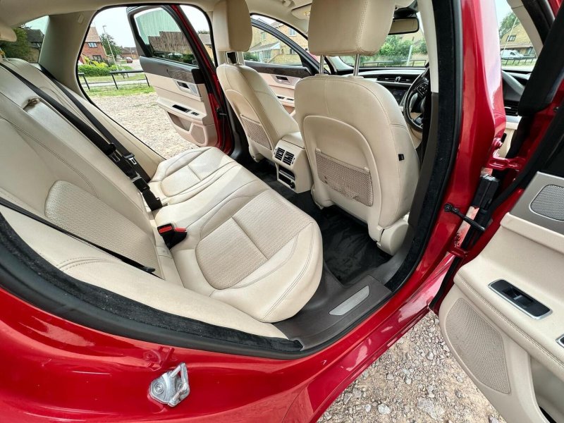 JAGUAR XF